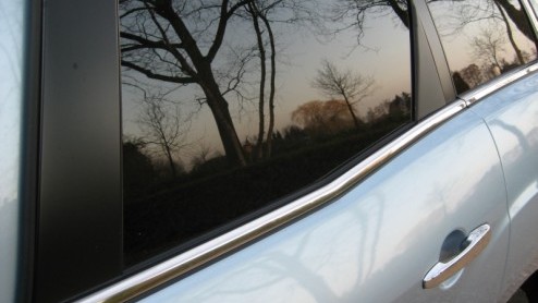 Niet elke auto is in een hokje te plaatsen. Tussen alle terreinautos en SUVs zijn er ook nog 'crossovers' op de markt. De Mazda CX-7 pretendeert tot die laatste categorie te behoren. Met zijn lagere