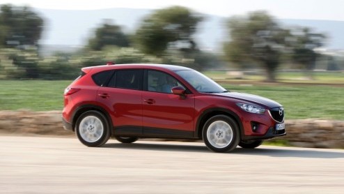 De nieuwe Mazda CX-5 schept hoge verwachtingen. Het model is niet alleen de eerste compacte SUV van het merk maar ook eerste Mazda gebouwd volgens de op efficintie gerichte SkyActiv gedachte. In Bari