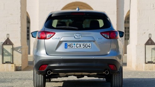 De nieuwe Mazda CX-5 schept hoge verwachtingen. Het model is niet alleen de eerste compacte SUV van het merk maar ook eerste Mazda gebouwd volgens de op efficintie gerichte SkyActiv gedachte. In Bari