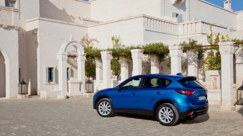 De nieuwe Mazda CX-5 schept hoge verwachtingen. Het model is niet alleen de eerste compacte SUV van het merk maar ook eerste Mazda gebouwd volgens de op efficintie gerichte SkyActiv gedachte. In Bari