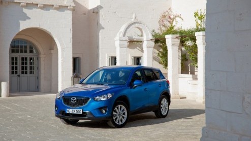 De nieuwe Mazda CX-5 schept hoge verwachtingen. Het model is niet alleen de eerste compacte SUV van het merk maar ook eerste Mazda gebouwd volgens de op efficintie gerichte SkyActiv gedachte. In Bari