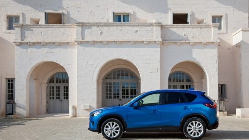 De nieuwe Mazda CX-5 schept hoge verwachtingen. Het model is niet alleen de eerste compacte SUV van het merk maar ook eerste Mazda gebouwd volgens de op efficintie gerichte SkyActiv gedachte. In Bari