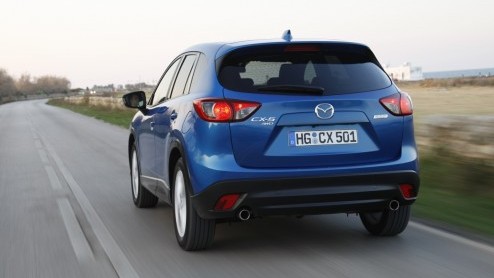 De nieuwe Mazda CX-5 schept hoge verwachtingen. Het model is niet alleen de eerste compacte SUV van het merk maar ook eerste Mazda gebouwd volgens de op efficintie gerichte SkyActiv gedachte. In Bari