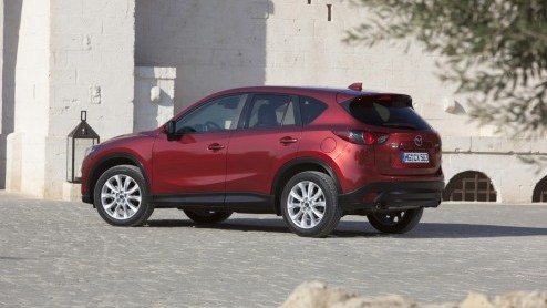 De nieuwe Mazda CX-5 schept hoge verwachtingen. Het model is niet alleen de eerste compacte SUV van het merk maar ook eerste Mazda gebouwd volgens de op efficintie gerichte SkyActiv gedachte. In Bari