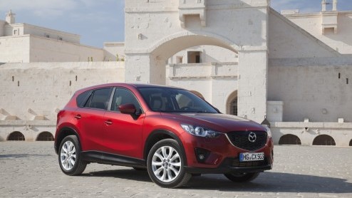 De nieuwe Mazda CX-5 schept hoge verwachtingen. Het model is niet alleen de eerste compacte SUV van het merk maar ook eerste Mazda gebouwd volgens de op efficintie gerichte SkyActiv gedachte. In Bari