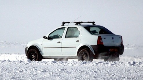 Dacia wil graag op het succes van de SUV meeliften en is van plan de markt te gaan veroveren met hun eigen SUV. Daarmee komt de geplande productie van 1 miljoen autos in 2010 in handbereik. We kunnen