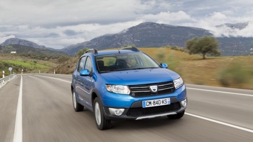 Een nieuwe auto op de markt brengen in het compacte segment is niet eenvoudig: de concurrentie is groot en daarbij is de lat al aardig hoog gelegd. Dacia probeert met de nieuwe Sandero als vanouds het