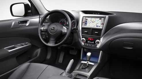Subaru heeft de Forester vernieuwd en dat werpt groots zijn vruchten af. Zo monteren de Japanners een nieuwe, veel zuiniger boxermotor, is het in- en exterieur lichtjes bijgeschaafd daalt tegelijkerti