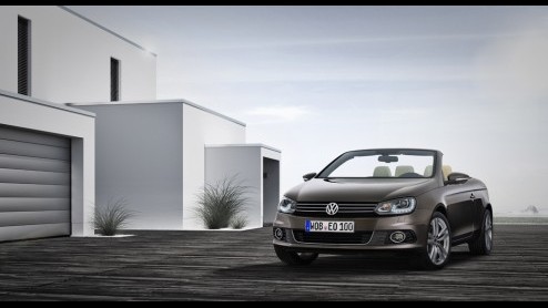 Met de komst van de Golf Cabriolet heeft Volkswagen de luxe nog meer cabrios in de familie te hebben. Omdat de Eos als vanouds het luxebroertje moet blijven is deze daarom onlangs opgefrist. Hoe weet