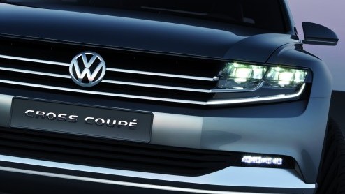 Volkswagen heeft op de Tokyo Motor Show een leuke verrassing: de Cross Coup. Deze kruising tussen een SUV en coupe is vierwielaangedreven en heeft plug-in hybridetechniek. En daarmee is hij niet alle
