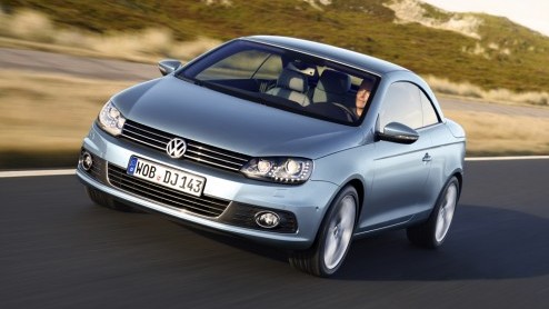 Met de komst van de Golf Cabriolet heeft Volkswagen de luxe nog meer cabrios in de familie te hebben. Omdat de Eos als vanouds het luxebroertje moet blijven is deze daarom onlangs opgefrist. Hoe weet