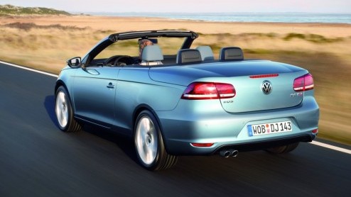 We wisten al dat Volkswagen de Eos ging vernieuwen. Nu meldt de importeur dat de tweedeurscabriolet in het nieuw te bestellen is vanaf 33.900 euro.