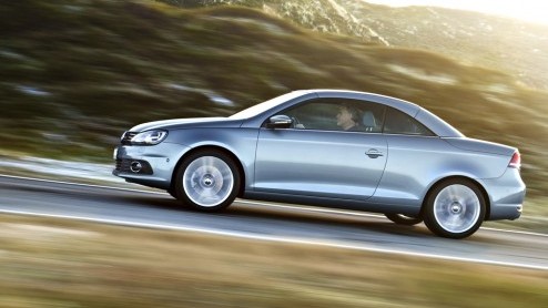 Met de komst van de Golf Cabriolet heeft Volkswagen de luxe nog meer cabrios in de familie te hebben. Omdat de Eos als vanouds het luxebroertje moet blijven is deze daarom onlangs opgefrist. Hoe weet