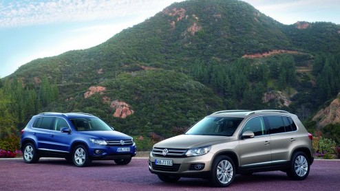 Onlangs hebben we al even naar de vernieuwde Volkswagen Tiguan kunnen kijken. Nu hebben we meer beelden en feiten voor een nadere blik. De compacte Duitse SUV krijgt bijvoorbeeld ook twee andere motor