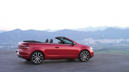 De Volkswagen Golf Cabriolet verliet jaren geleden de showroom om later opgevolgd te worden voor de Eos. Op de Autosalon van Genve blaast het merk de luchtige Golf toch weer een nieuw leven in. Net a