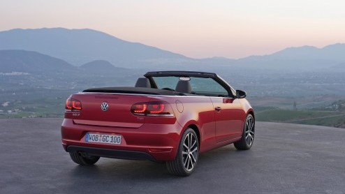 De Volkswagen Golf Cabriolet verliet jaren geleden de showroom om later opgevolgd te worden voor de Eos. Op de Autosalon van Genve blaast het merk de luchtige Golf toch weer een nieuw leven in. Net a