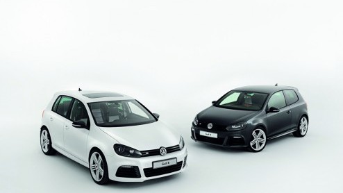 Waarom ook niet? Als je als merk volledig uitpakt in Genve kunnen daar ook wel vier speciale versies van de Volkswagen Golf R bij. Allen hebben exclusieve carrossierekleuren met carbon accenten en ee