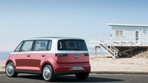Hallo Bulli! De Volkswagen Bulli doet oude tijden herleven als moderne interpretatie van de originele Volkswagen bus. Het studiemodel borduurt voort op de allereerste Transporter (T1) van 1950 en is a