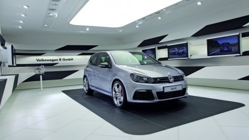 Waarom ook niet? Als je als merk volledig uitpakt in Genve kunnen daar ook wel vier speciale versies van de Volkswagen Golf R bij. Allen hebben exclusieve carrossierekleuren met carbon accenten en ee