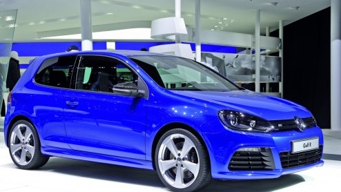Waarom ook niet? Als je als merk volledig uitpakt in Genve kunnen daar ook wel vier speciale versies van de Volkswagen Golf R bij. Allen hebben exclusieve carrossierekleuren met carbon accenten en ee