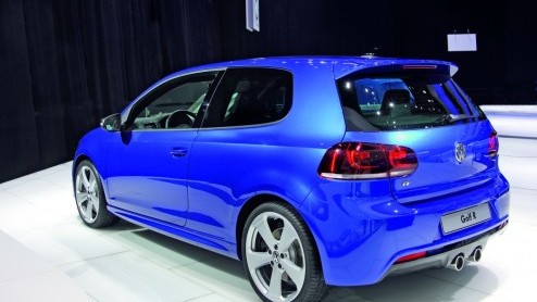 Waarom ook niet? Als je als merk volledig uitpakt in Genve kunnen daar ook wel vier speciale versies van de Volkswagen Golf R bij. Allen hebben exclusieve carrossierekleuren met carbon accenten en ee