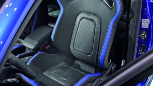 Waarom ook niet? Als je als merk volledig uitpakt in Genve kunnen daar ook wel vier speciale versies van de Volkswagen Golf R bij. Allen hebben exclusieve carrossierekleuren met carbon accenten en ee