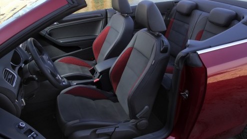 Even leek het erop alsof de Volkswagen Eos voorgoed de plaats van de Golf Cabriolet had ingenomen. Niets blijkt minder waar: de zomerse Golf is terug! Eind augustus gaan de eerste exemplaren de weg op