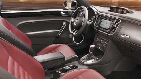 Dit is 'm dan, de nieuwe Volkswagen Beetle! Het icoon debuteert in Sjanghai, Berlijn en New York en arriveert vanaf de herfst in Europa.