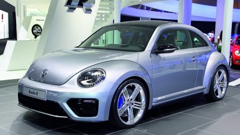 Volkswagen verrast in Frankfurt met de Beetle Fender en Beetle R Concept. We zouden niet raar op kijken als die laatste daadwerkelijk in productie zal gaan. Naast deze sportieveling staat de muzikale 
