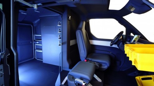 Maak kennis met de Volkswagen eT; een kleine bestelauto met elektrische aandrijving. Handig voor bezorgdiensten zoals die van de Deutsche Post. Niet zo gek dus dat de Duitsers het postbedrijf heeft la