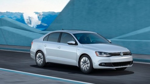 Hij is al een paar keer aangekondigd en vandaag is het dan zo ver: de Volkswagen Jetta Hybrid doet intrede! De zuinige hybridevariant met TSI-motor en 95 gram CO2-uitstoot is per direct te bestellen v
