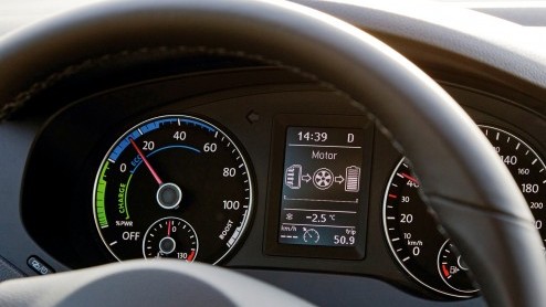 Hij is al een paar keer aangekondigd en vandaag is het dan zo ver: de Volkswagen Jetta Hybrid doet intrede! De zuinige hybridevariant met TSI-motor en 95 gram CO2-uitstoot is per direct te bestellen v