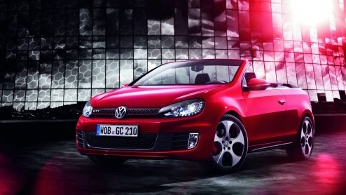 De zon laat zich steeds vaker zien. Een goede reden om los te gaan met de Golf GTI Cabriolet. Volkswagen heeft de prijslijst bijgewerkt en vraagt 38.390 euro voor de sportieve vierzits cabrio, die van