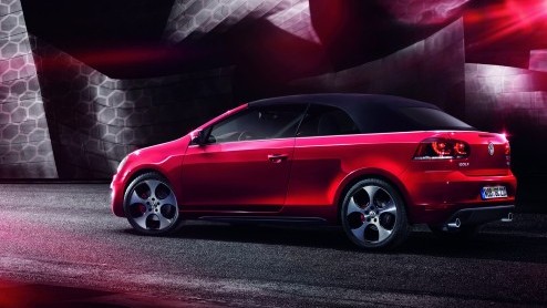 De zon laat zich steeds vaker zien. Een goede reden om los te gaan met de Golf GTI Cabriolet. Volkswagen heeft de prijslijst bijgewerkt en vraagt 38.390 euro voor de sportieve vierzits cabrio, die van