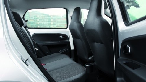 Na het introduceren van de driedeurs Volkswagen Up is het de beurt aan de vijfdeursversie. Omdat twee extra portieren an sich weinig aanleiding geven voor een nieuwe rijtest, nemen we Up-jes onder de