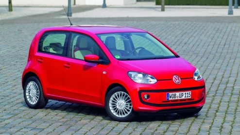 Na het introduceren van de driedeurs Volkswagen Up is het de beurt aan de vijfdeursversie. Omdat twee extra portieren an sich weinig aanleiding geven voor een nieuwe rijtest, nemen we Up-jes onder de