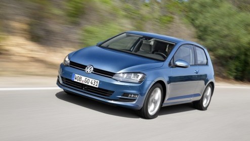 Of het nou echt al nodig was of niet, de Volkswagen Golf is helemaal nieuw. Gebouwd op een nieuw platform is de bestseller van het merk van top tot teen naar de zevende generatie getransformeerd, met