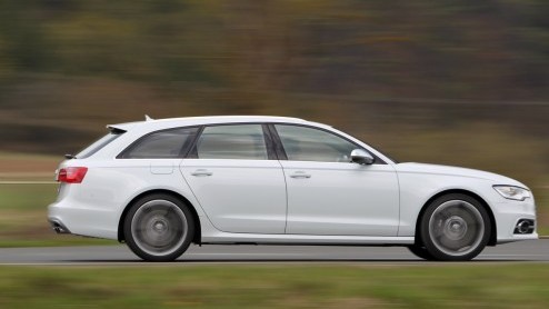 De nieuwe Audi S6 is krachtiger, sneller en sportiever dan zijn voorganger. Toch ben je dan niet automatisch beter af. Audi heeft de racy V10 van zijn voorganger verruild voor een dikke V8 met turbos