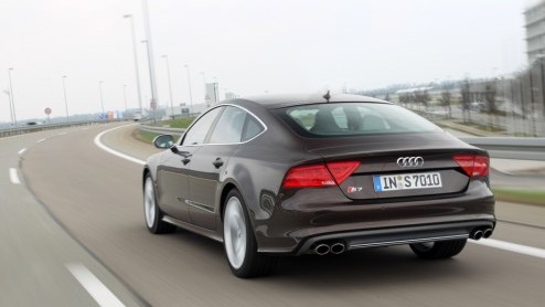 De nieuwe Audi S6 is krachtiger, sneller en sportiever dan zijn voorganger. Toch ben je dan niet automatisch beter af. Audi heeft de racy V10 van zijn voorganger verruild voor een dikke V8 met turbos
