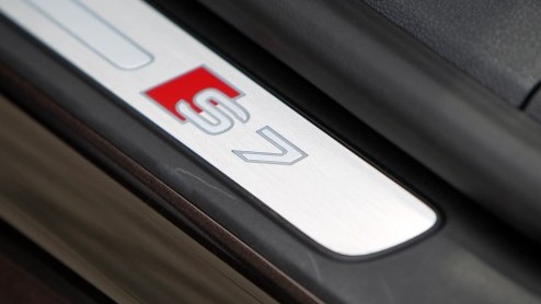 De nieuwe Audi S6 is krachtiger, sneller en sportiever dan zijn voorganger. Toch ben je dan niet automatisch beter af. Audi heeft de racy V10 van zijn voorganger verruild voor een dikke V8 met turbos