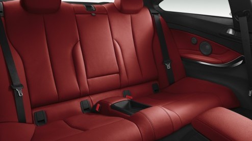 BMW 4 Serie Coup is de luxe, exclusievere en nog sportievere broer van de 3 Serie. Hij staat hoger op de ladder en komt in oktober naar Nederland.