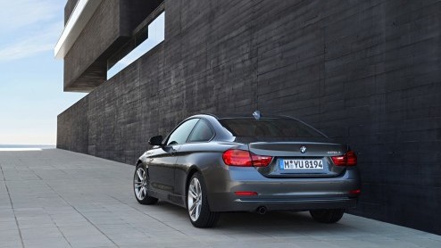 BMW 4 Serie Coup is de luxe, exclusievere en nog sportievere broer van de 3 Serie. Hij staat hoger op de ladder en komt in oktober naar Nederland.