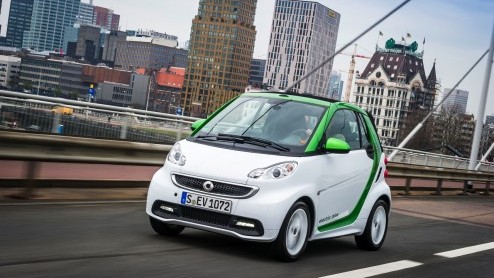 Blokje om met de smart fortwo BRABUS electric drive. Meer vermogen, potige looks en stiekem nog comfortabel ook!