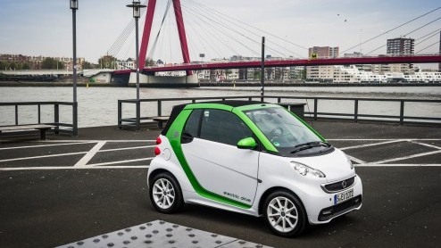 Blokje om met de smart fortwo BRABUS electric drive. Meer vermogen, potige looks en stiekem nog comfortabel ook!
