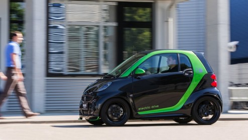 Blokje om met de smart fortwo BRABUS electric drive. Meer vermogen, potige looks en stiekem nog comfortabel ook!