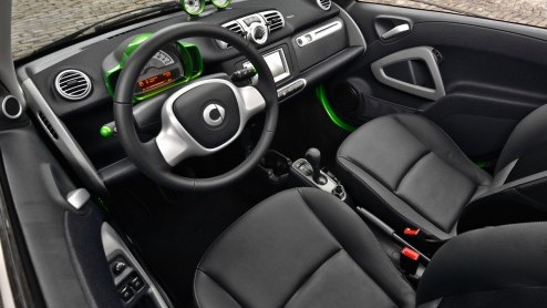 Blokje om met de smart fortwo BRABUS electric drive. Meer vermogen, potige looks en stiekem nog comfortabel ook!