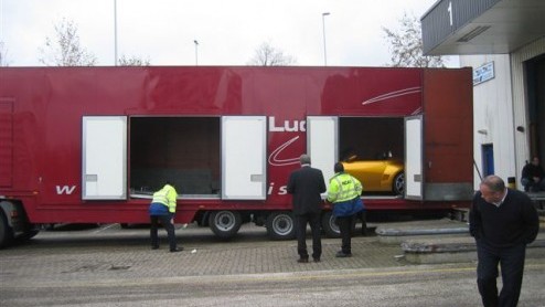Zojuist berichtte een Autovandaaglezer ons over de Dodge Demon. Deze sportieve coup zagen we begin dit jaar als concept schitteren in Genve. Een kennis van hem/haar spotte echter deze goudgele mini-