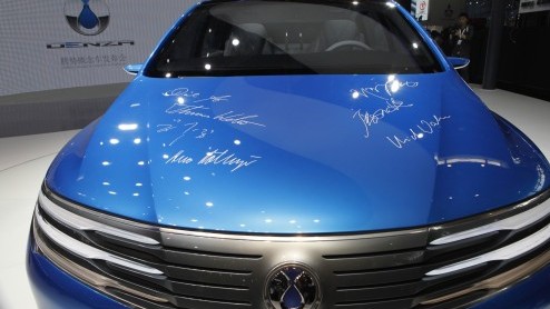 Begin april maakte Daimler bekend een nieuw merk voor de Chinese markt te introduceren; Denza. De Duitsers hebben samen met partner BYD de belofte gedaan in Peking het eerste model te introduceren. Zo