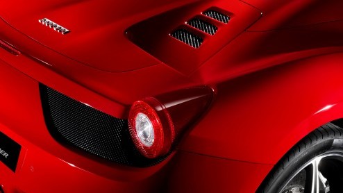 Ferrari breidt het modelgamma van de 458 uit. Na de gesloten Italia presenteren de Italianen op de IAA Frankfurt de 458 Spider met V8 middenmotor en volledig inklapbare hardtop.