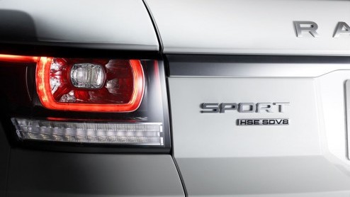 Range Rover modeljaar 2014 verwelkomt de SDV8 diesel en dieselhybride, beiden met 340 pk. Verder doen nieuwe opties en assistentiesystemen intrede.